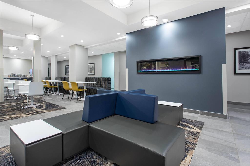 Microtel Inn & Suites By Wyndham Mont Tremblant Dalaman gambar